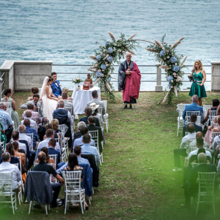 Traditionelle Hochzeit mit Trauredner Zen Meister Vater Reding