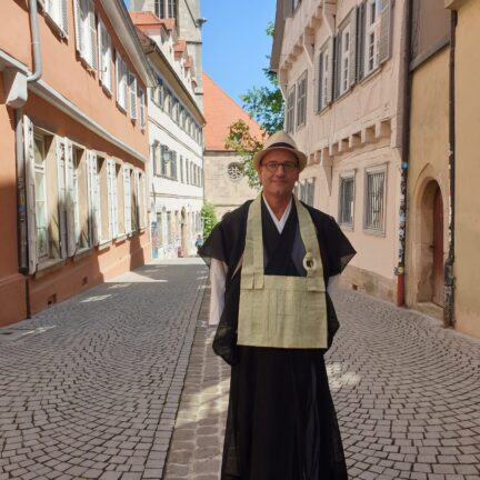 Freie Trauung mit Hochzeitsredner Zen Meister Vater Reding