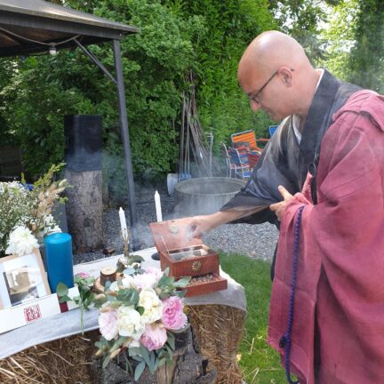 Baumritual bei der freien Trauung mit Hochzeitsredner Zen Meister Vater Reding