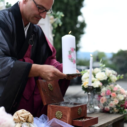 Ihr Hochzeitsfest - Zeremonienmeister Abt Reding bei der freien Trauung mit Kerzenritual