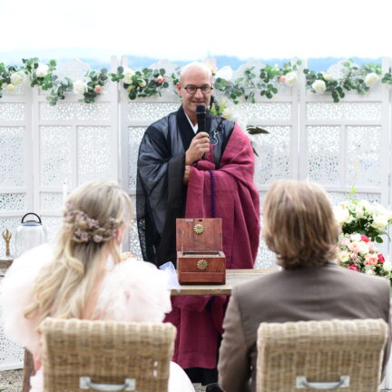 Schwanger Heiraten - Hochzeitszeremonie mit Trauredner Zen Meister Vater Reding