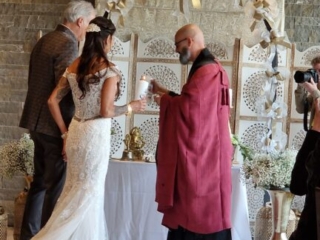 Hochzeitszeremonie und Freie Trauung im Heuboden - Zug mit Trauerredner Zen Vater Meister Reding Hochzeitszeremonie und Freie Trauung im Heuboden - Zug mit Trauerredner Zen Vater Meister Reding
