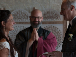 Hochzeitszeremonie und Freie Trauung im Heuboden - Zug mit Trauerredner Zen Vater Meister Reding Hochzeitszeremonie und Freie Trauung im Heuboden - Zug mit Trauerredner Zen Vater Meister Reding