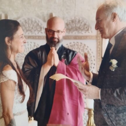 Hochzeitszeremonie und Freie Trauung im Heuboden - Zug mit Trauerredner Zen Meister Reding