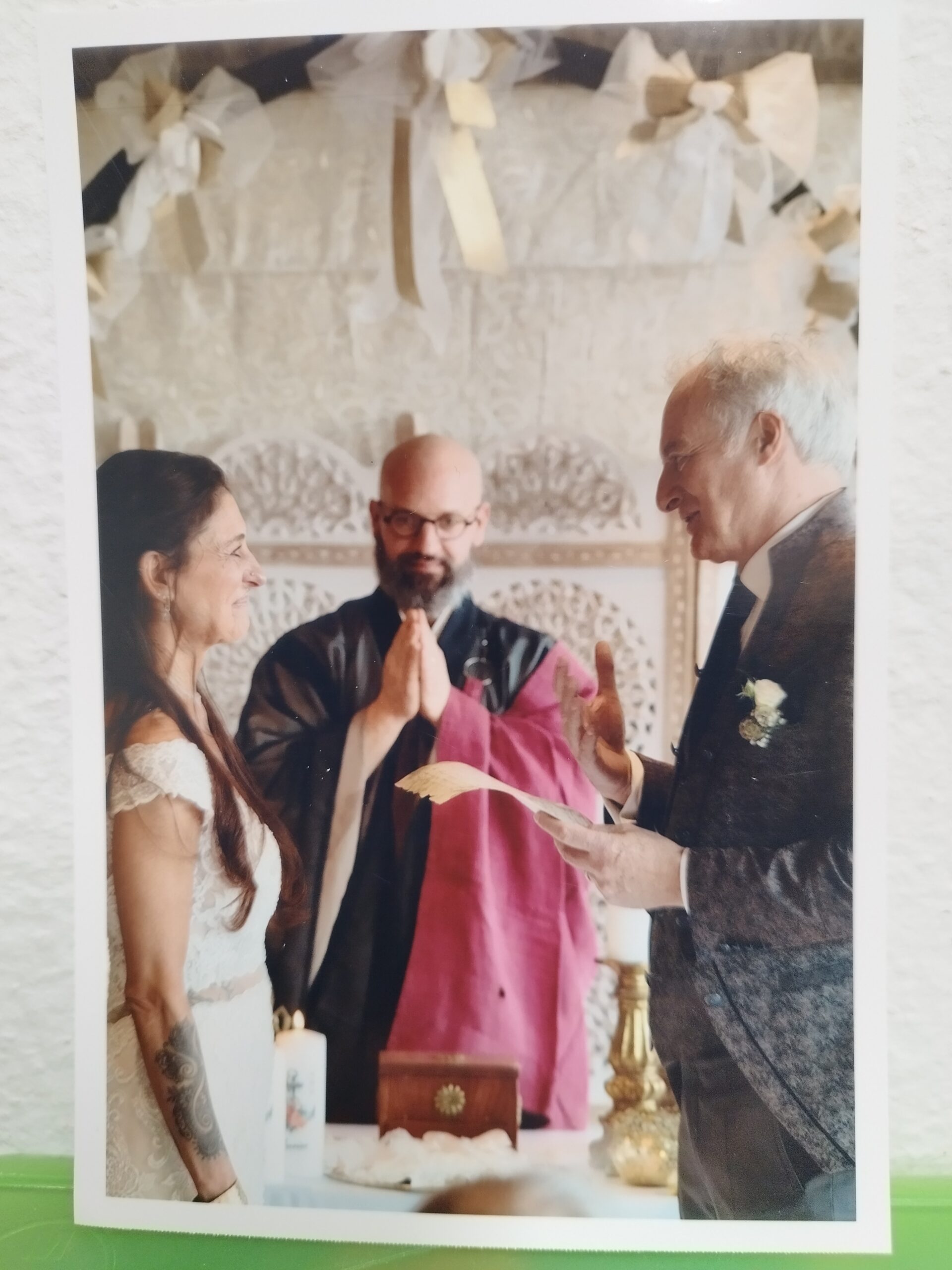 Hochzeitszeremonie und Freie Trauung im Heuboden - Zug mit Trauerredner Zen Meister Reding