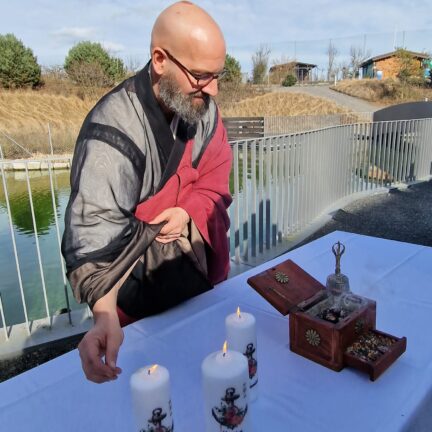 Hochzeitszeremonie und Freie Trauung im Heuboden - Zug mit Trauerredner Zen Meister Reding