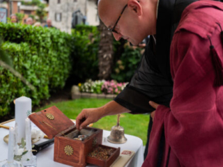 Trauredner für die Hochzeitszeremonie - Hochzeitsredner Zen Vater Meister Reding