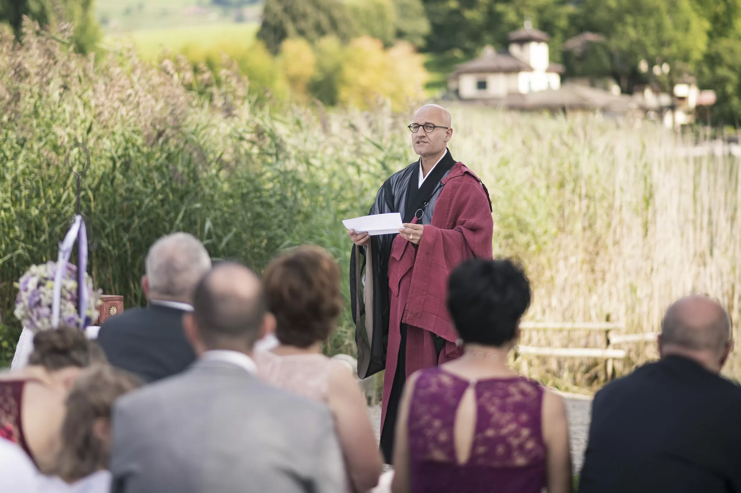 Bodenständige Hochzeit mit Trauredner Zen Meister Vater Reding