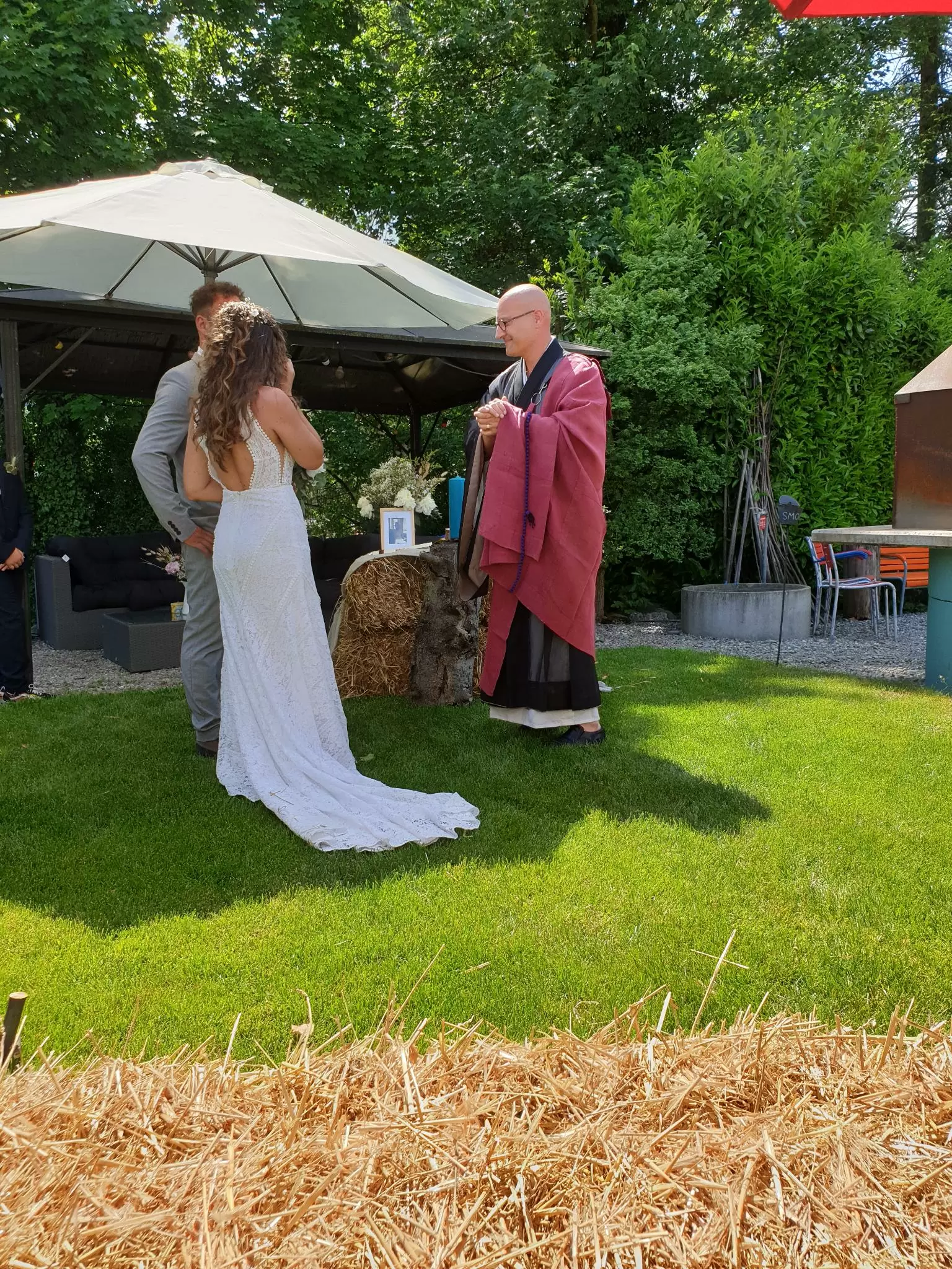 Bodenständige Hochzeit mit Trauredner Zen Meister Vater Reding